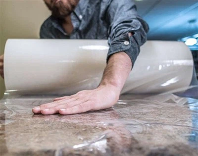 लैमिनेट, ग्रेनाइट मार्बल क्वार्ट्ज स्टोन कोट काउंटरटॉप्स के लिए 24''*200' स्पष्ट स्वयं चिपकने वाली सतह संरक्षण